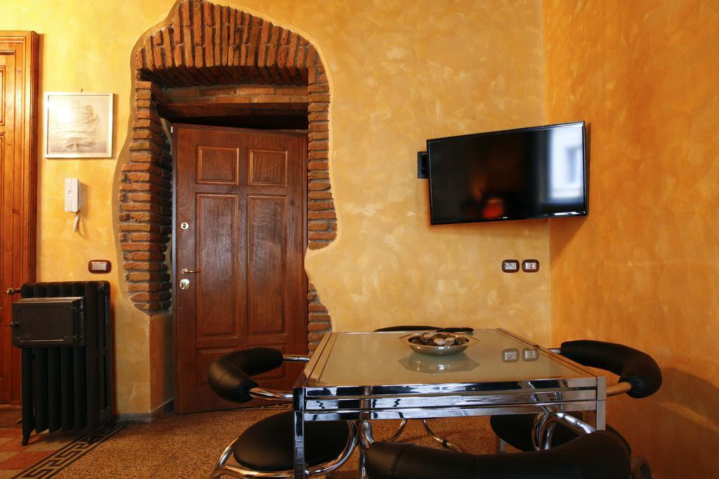 ローマカーサ ヴァカンツァ コロッセオアパートメント 部屋 写真